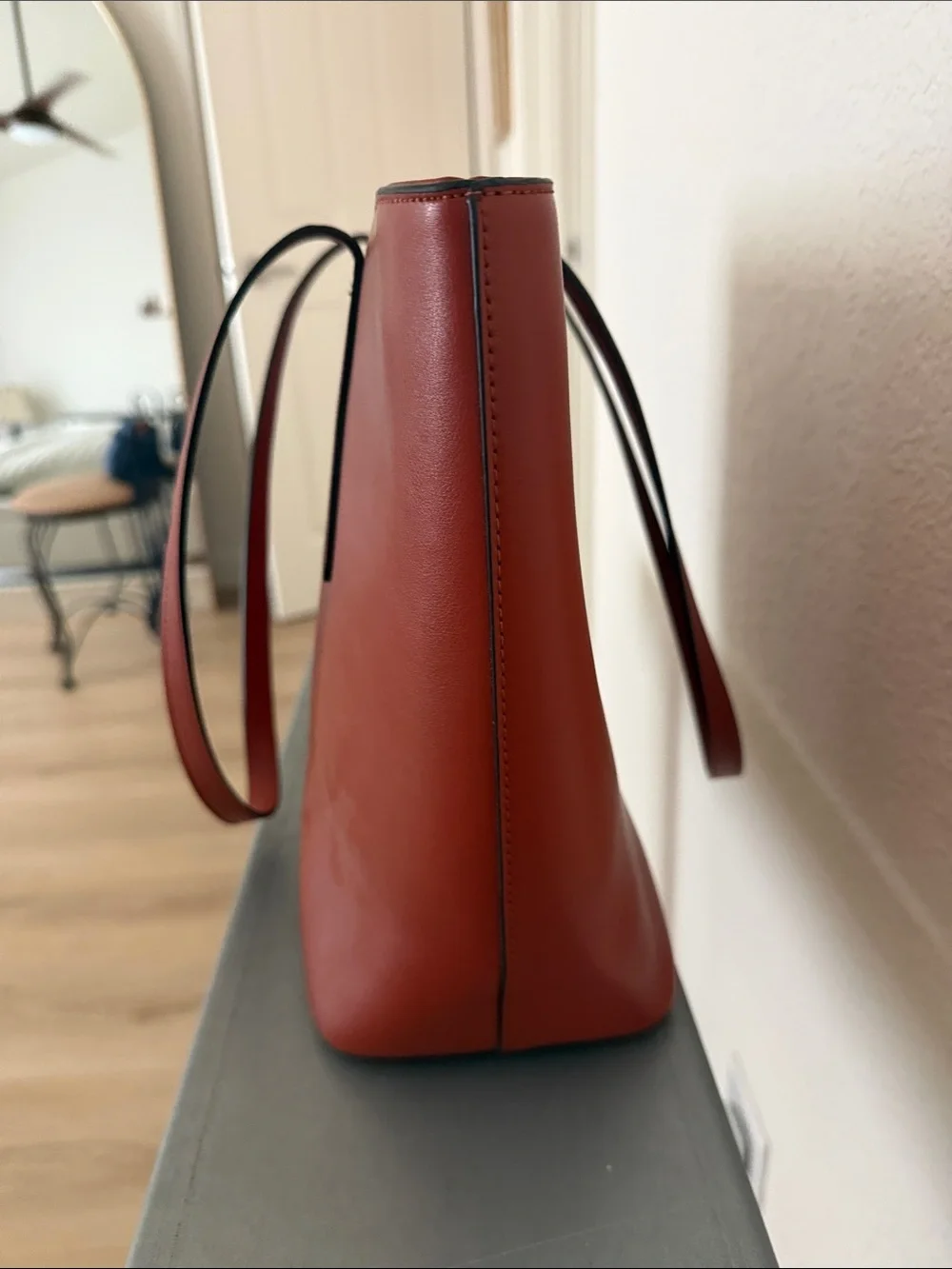 Bostanten leather satchel. Deep red, zipper top. Feet to stand easily.